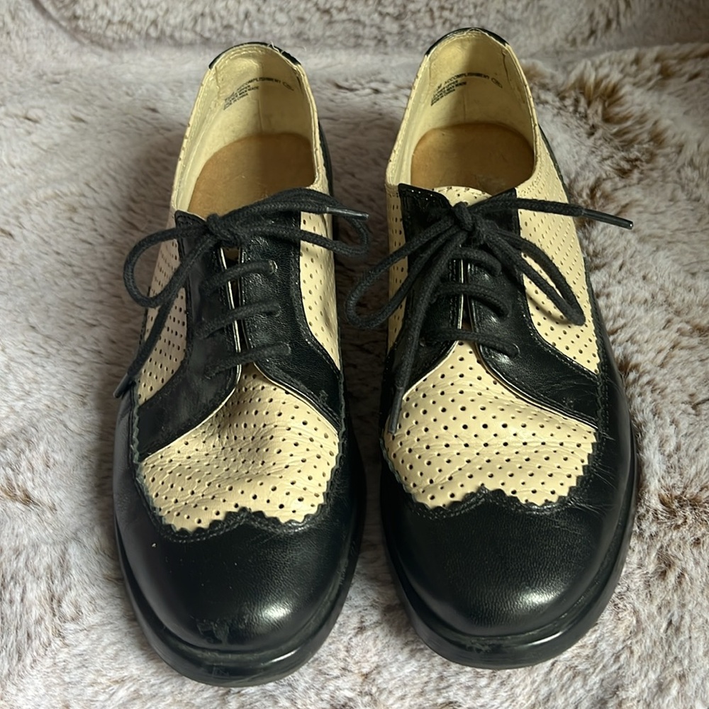 Aerosoles Spectator Oxfords in cream and black size 7 1/2 medium